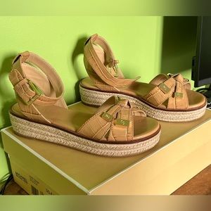 Sandals MK 6.5 color tan perfect condition
